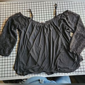 Black Maurice's sz 3 top lace off-should sleeves